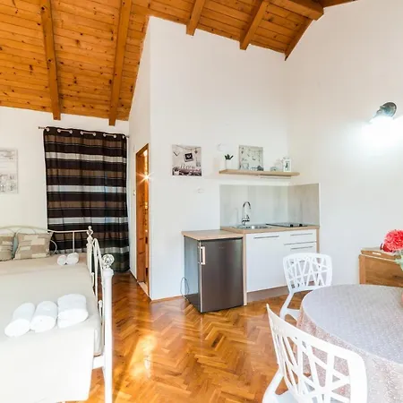Bugenvilija Apartman *